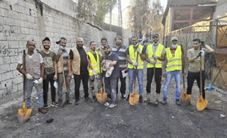 الهيئة الخيرية لإغاثة الشعب الفلسطيني تنجز حملة إزالة النفايات في مخيم عين الحلوة.