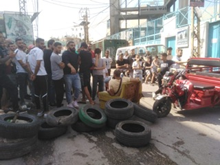 اعتصام أمام مكاتب  الأونروا في البداوي احتجاجاً على نتائج مشروع المال مقابل العمل