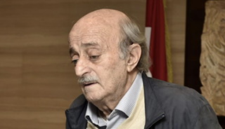 جنبلاط للدول العربية: متى ستفعلون مثلهم؟