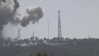 انفجار "هائل"... لحظة سقوط صاروخين من طراز "بركان" على قاعدة إسرائيلية