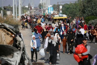 نزوح آلاف االعائلات  من شمال غزة الى جنوبها