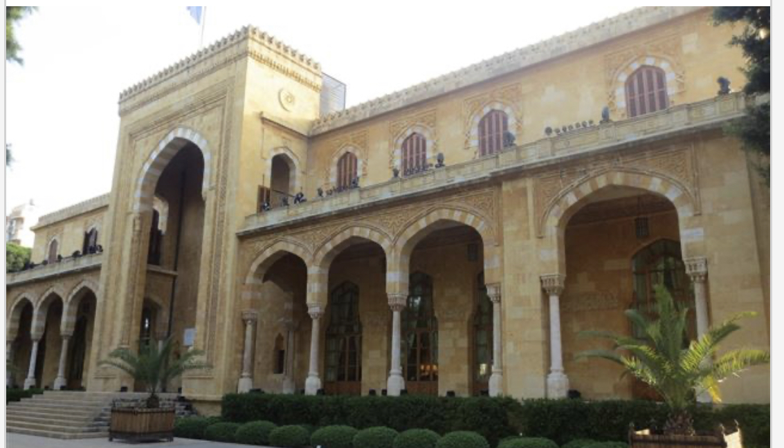 إزالة العلم الفرنسي عن السفارة الفرنسية في بيروت وتعليق العلم الفلسطيني بدلًا منه".