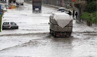 بسبب الأمطار... إليكم الطرقات التي غمرتها المياه