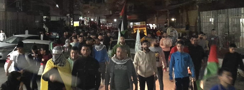 مسيرة ليلية  في نهر البارد إبتهاجاً بالنصر