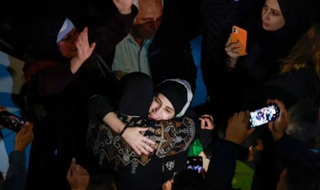 أشبه بـ غوانتانامو"... أسيرات فلسطينيّات "يفضَحن" خبايا سجون إسرائيل!