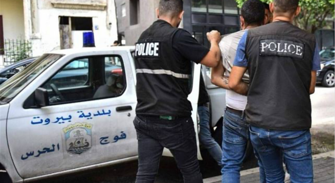 شَهَر سلاحه بوجه عناصر دورية حرس بيروت... ولكن!