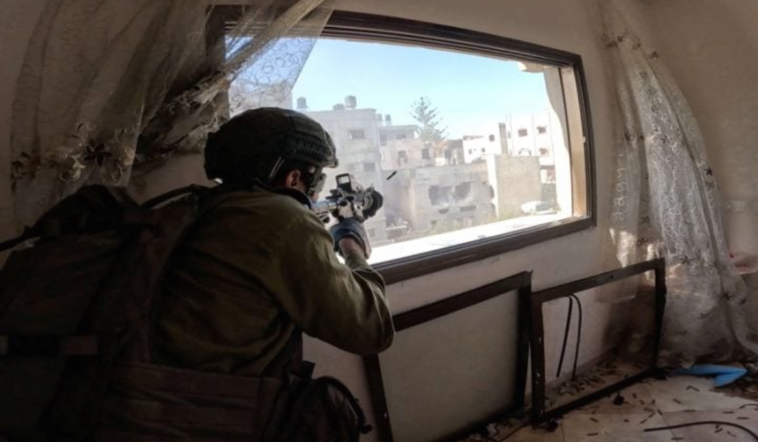 جيش الاحتلال يعلن مقتل ضابط وجنديين في معارك قطاع غزة