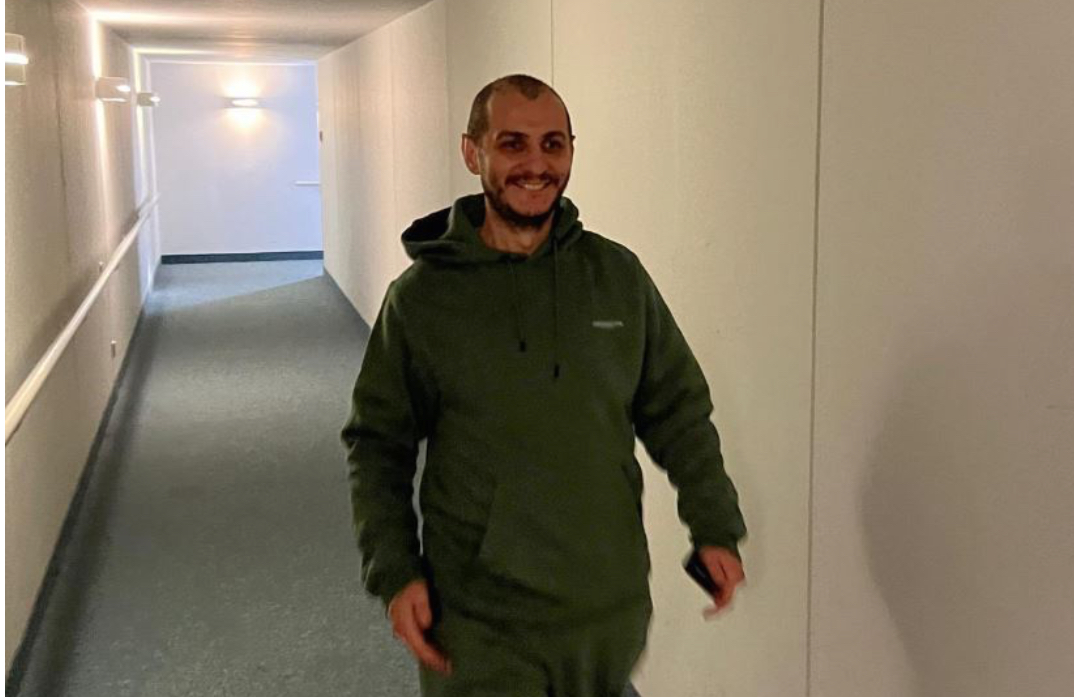 وصول المفرج عنه في السعودية “مروان ضاهر” الى مطار بيروت!