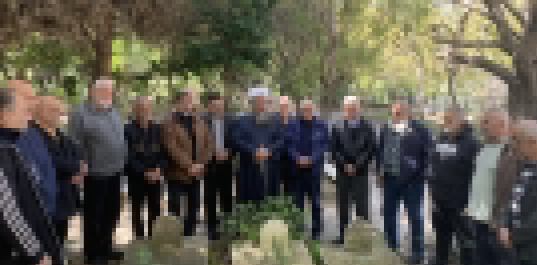 لذكرى رحيل الشيخ احمد الزين….وقفة امام الضريح في مقبرة صيدا