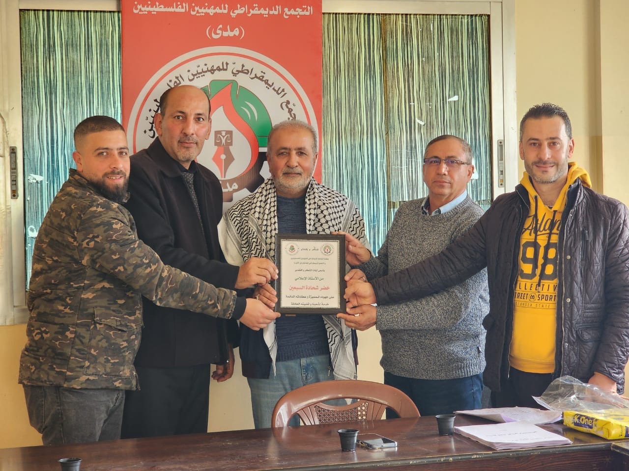 التجمع الديمقراطي للمهنيين الفلسطينيين يكرم أحد مؤسسيه في مخيم نهر البارد.*