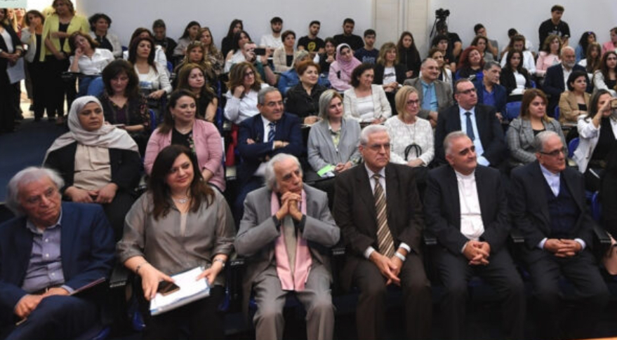 مؤتمر في جامعة سيدة اللويزة بعنوان :” اللغة العربية وآدابها… أسس تطوير العلم والتأليف: قراءات في الواقع والرّوى”