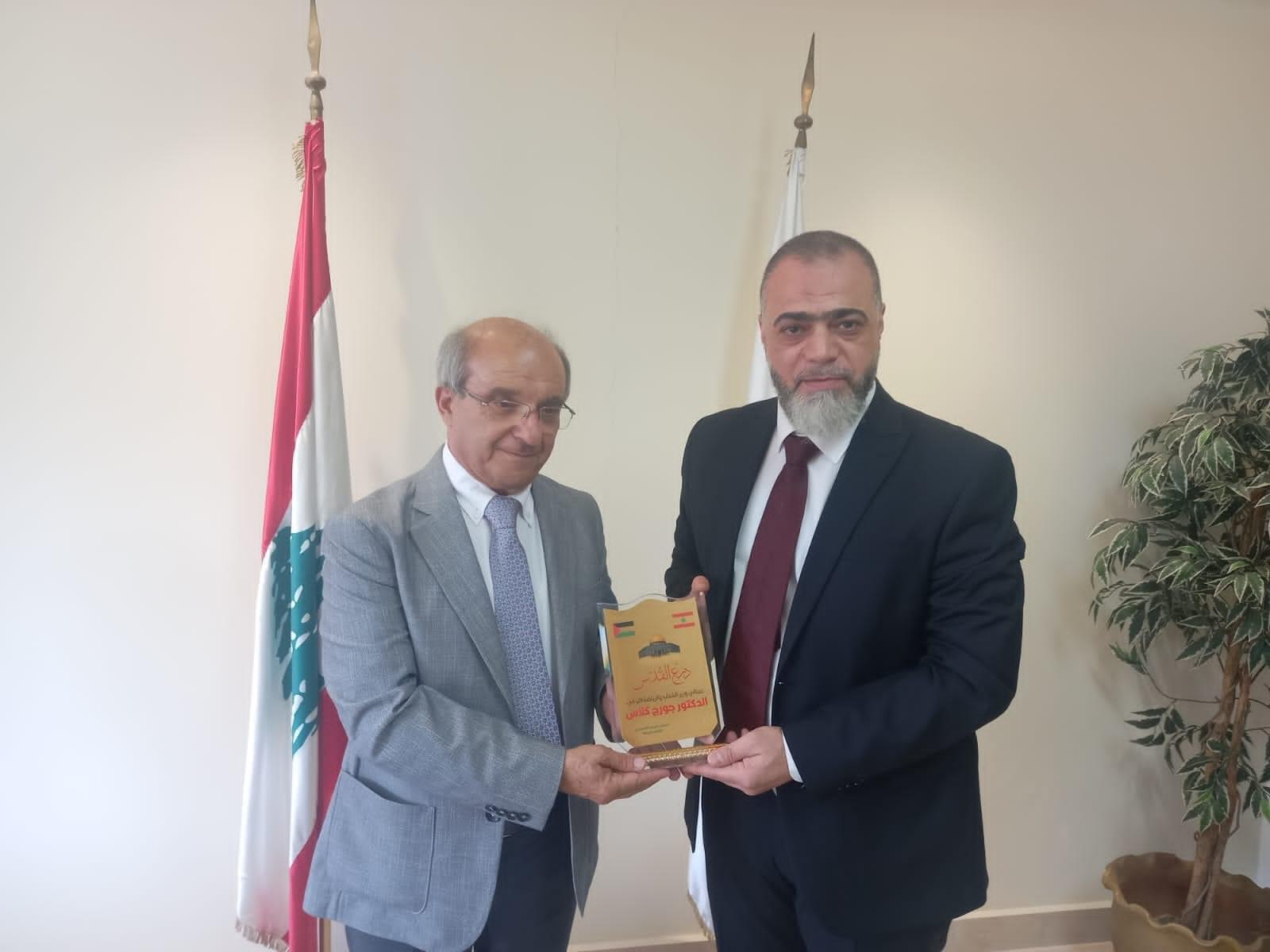 أبو العينين يزور وزير الشباب والرياضة اللبناني لبحث قرار الإتحاد اللبناني لكرة القدم