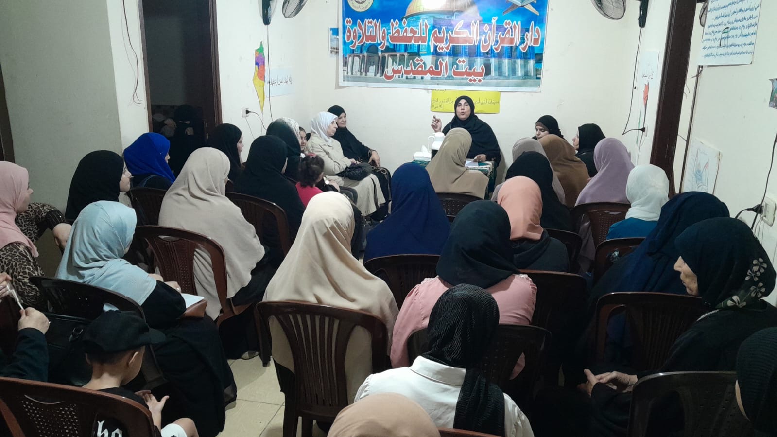 الهيئة النسائية تنظم محاضرات دعوية عن يوم عاشوراء في لبنان*