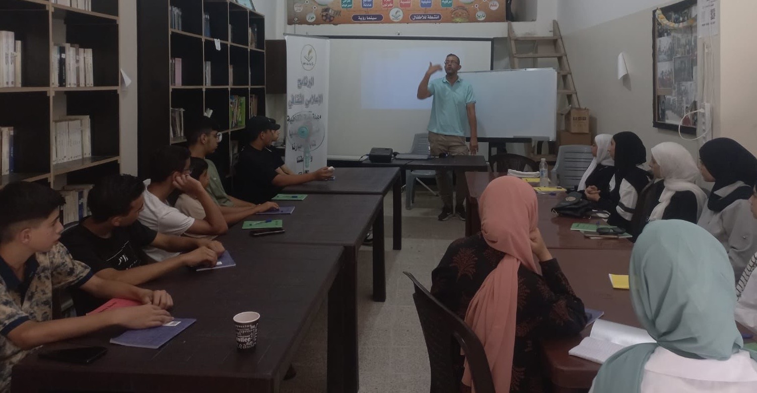 محاضرة عن مبادىء "تعلم كتابة الخبر" في "مركز زاوية رؤية الثقافية"