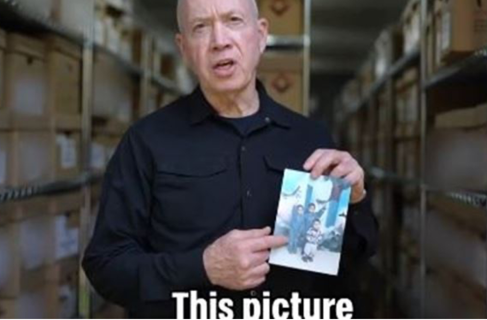 بن لادن غزة"... غالانت يعرض صورة لـ "أطفال السنوار"!