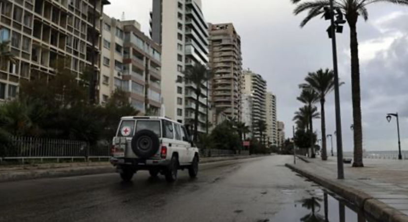 كانوا نيامًا في العراء دون خيم... المطر يداهم نازحي لبنان!
