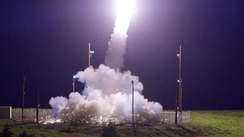 "هجومٌ ضعيف"... مصدر إيراني يكذّب "التضخيم" الإسرائيلي