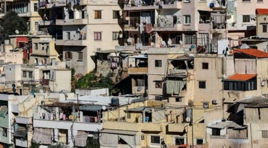 أزمة مراكز الإيواء تتفاقم... وتحرّك أمام منزل وزير