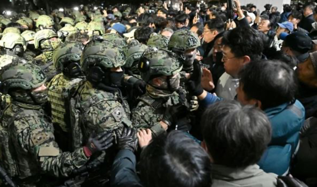 استقالاتٌ جماعية تهز كوريا الجنوبية... والرئيس أمام "خيارين"