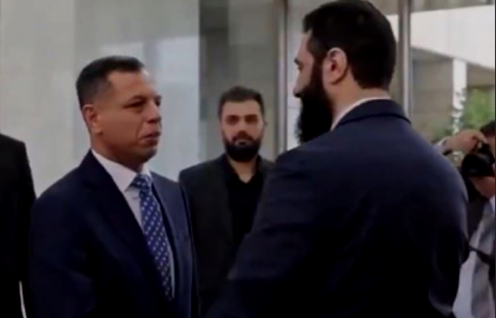 خلال لقائه الوفد العراقي… “مسدس الشرع” يثير الجدل!