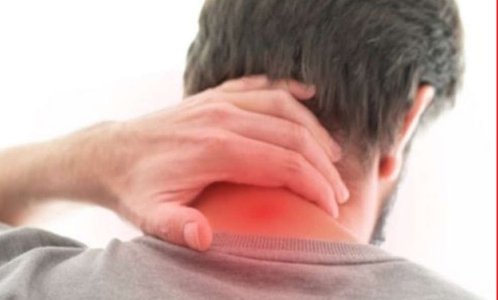 أسباب انحناء الرقبة وطرق علاجه