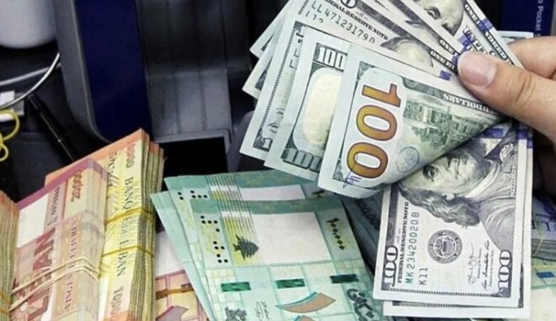 اللبنانيّون يتهافتون على الليرة