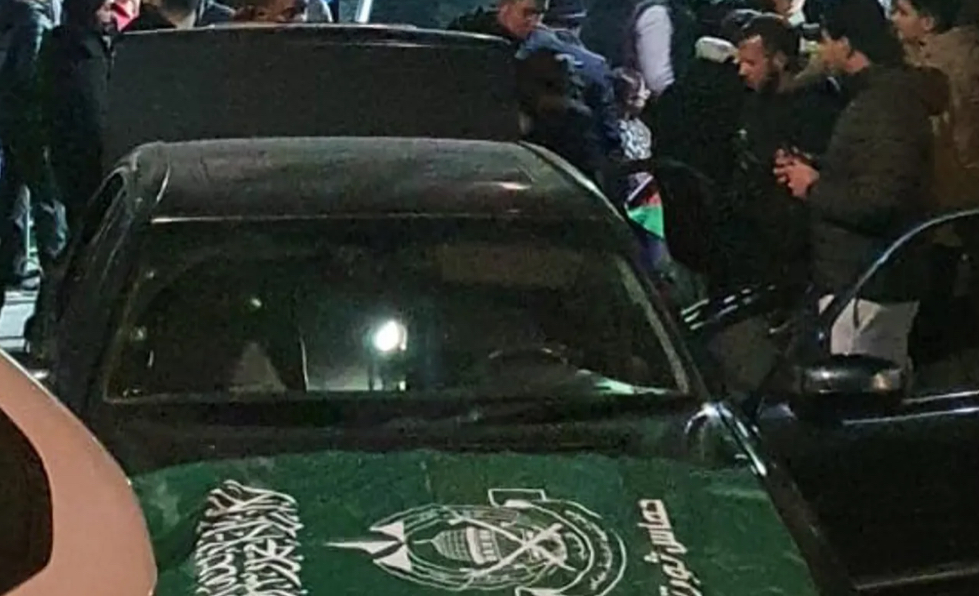 المخيّمات الفلسطينية في لبنان تحتفل باتّفاق غزة..