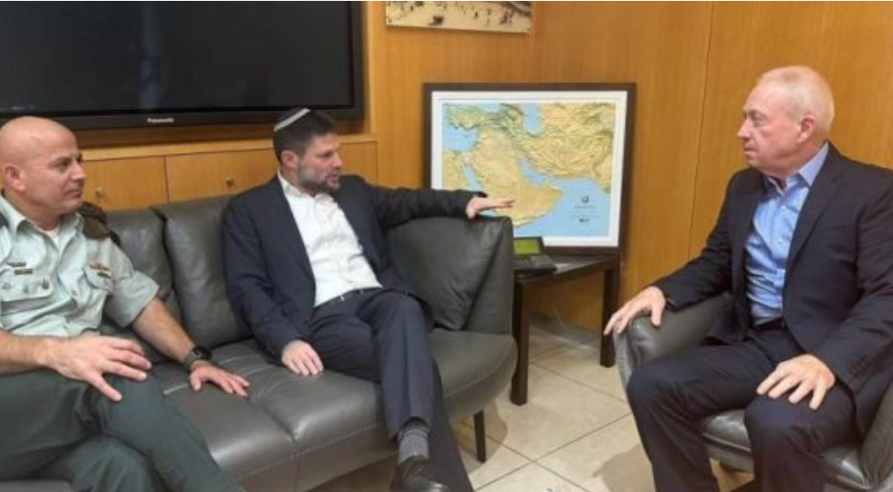 سموتريش يطالب بعودة القتال