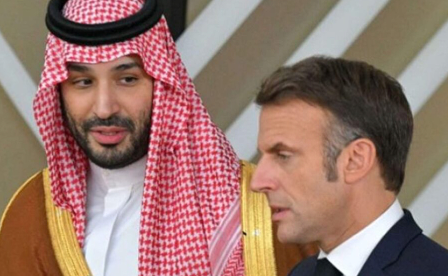 ماكرون وولي العهد السعودي يؤكدان “دعمهما الكامل” لتشكيل “حكومة قوية” في لبنان