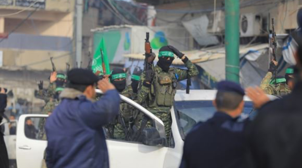 الجيش الإسرائيلي: حماس تنفذ استعراضات استفزازية غير مقبولة!