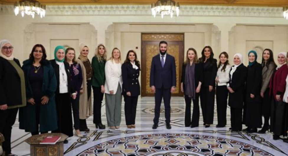 الجولاني يلتقي بوفد نسائي من الجالية السورية في الولايات المتحدة.