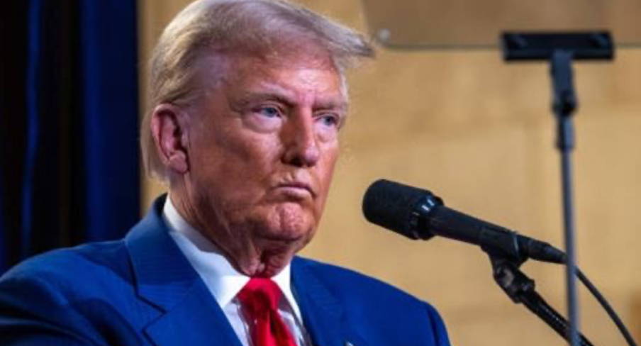 ميكروفون مفتوح يفضح "مخطط ترامب السري"!