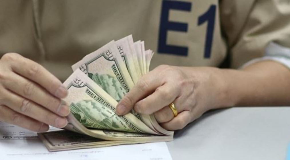 الـ50 دولارًا المزوّرة إلى الواجهة مجددًا... ودعوة "عاجلة" للتحرّك!