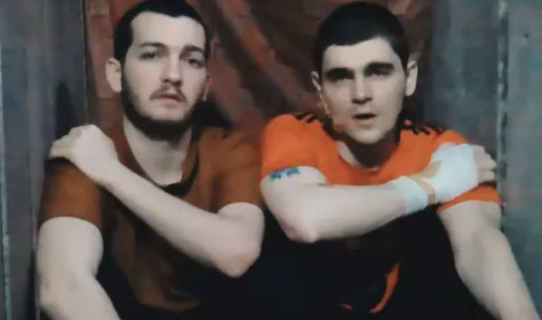 رهينتان إسرائيليتان في فيديو جديد من غزة: "نجونا من غارة إسرائيلية"