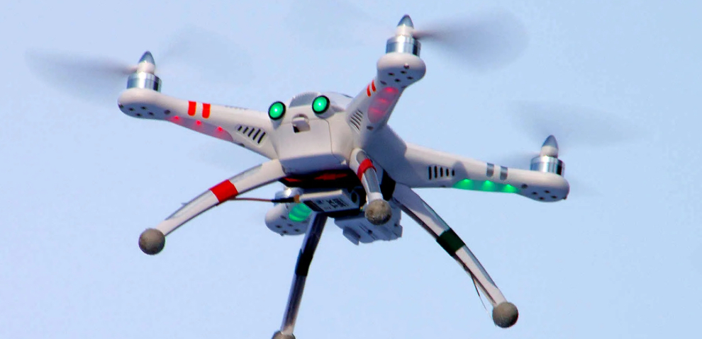 أصوات مزيفة وحقيقة مخيفة: "كواد كابتر" تُفجّر الرعب بأهل غزة