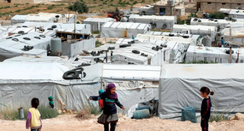 نازحون سوريون يغادرون عرسال إلى القلمون الغربي