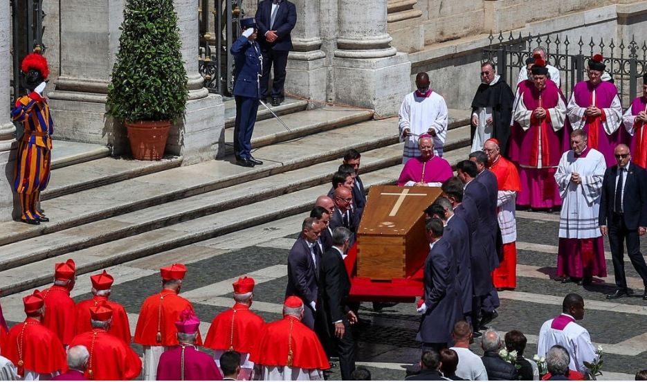 لأول مرة منذ قرن... البابا يدفن خارج أسوار الفاتيكان