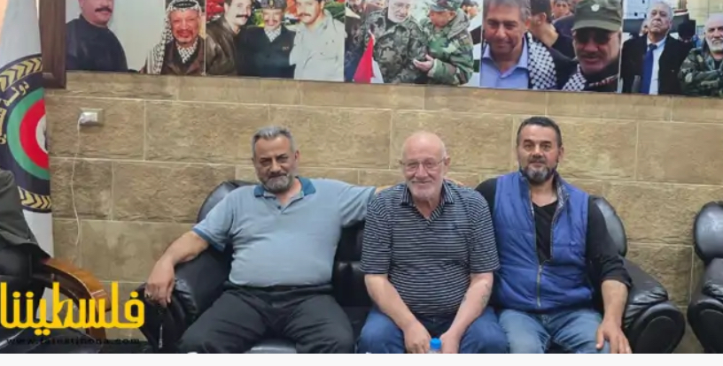 اللواء توفيق عبدالله يستقبل العقيد بسام الأشقر في مكتبه بمخيم الرشيدية