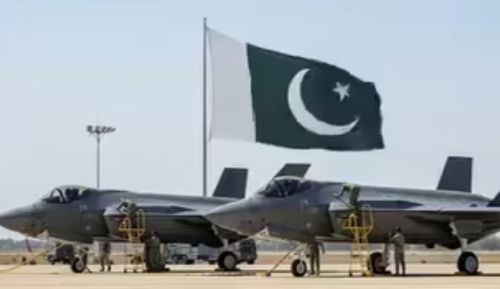 باكستان ترفع حالة الاستنفار العسكري إلى أقصى درجاتها!