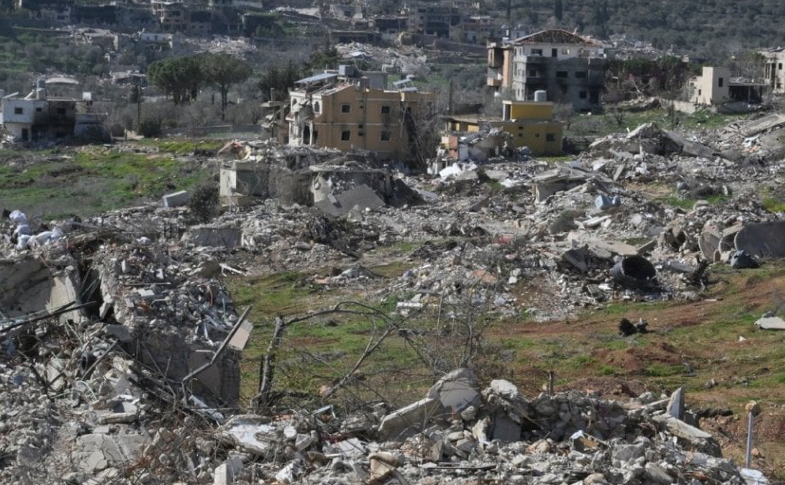 طائرة إسرائيلية تلقي قنبلة في كفركلا