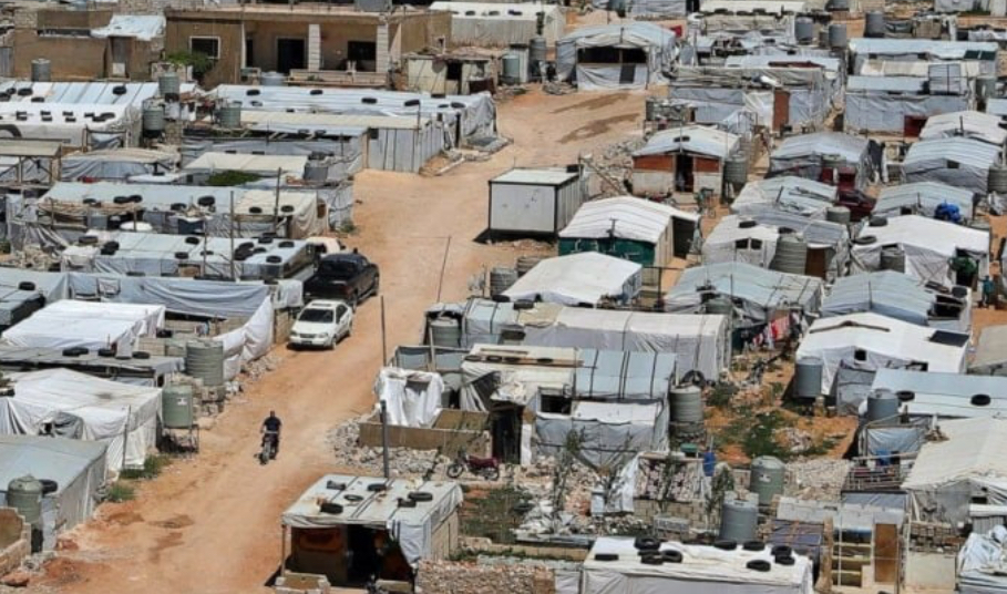 خلال مداهمات للجيش... توقيف 56 سوريًا في مخيمات الكورة