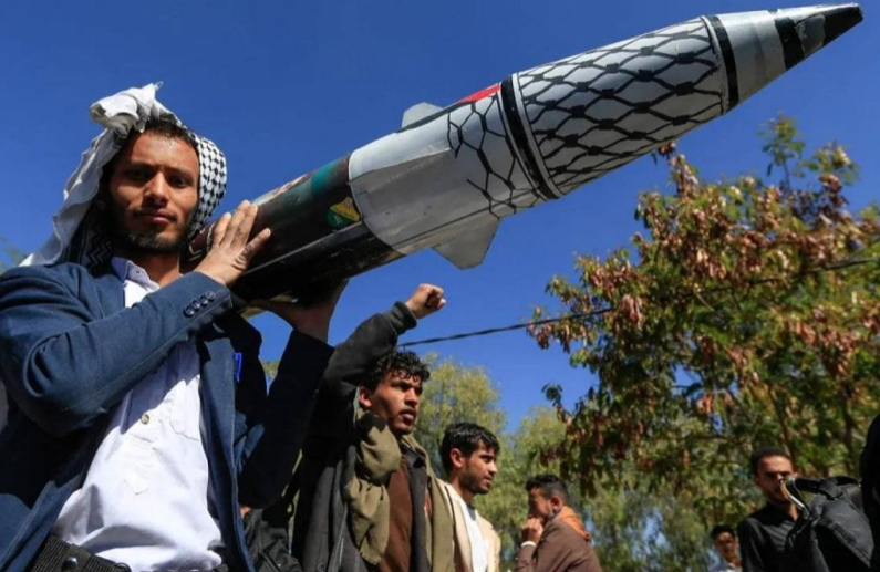 كل السفن"... الحوثيون يعلنون بدء "المرحلة الرابعة" ضد إسرائيل