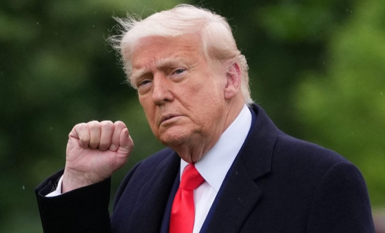 ترامب يتراجع عن موقفه من "تجويع غزّة"... ما السبب؟