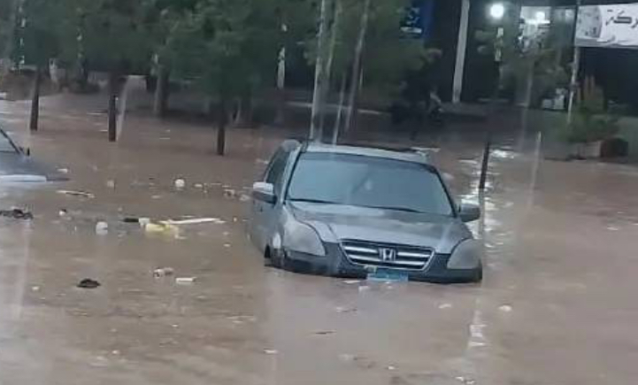 أمطار غزيرة تُغرق طريق البداوي الدولي وتشُلّ حركة السير (فيديو)