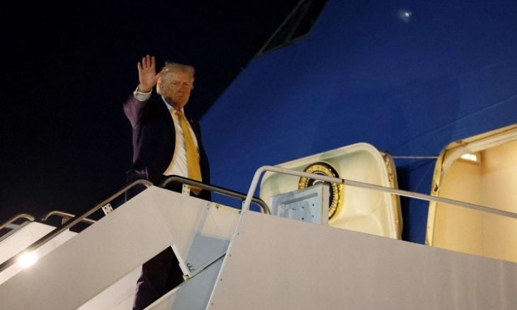 ترامب يتحدث عن “مرحلة جديدة” في فنزويلا ويقول إن كوبا جاهزة للسقوط ويحذر إيران ويجدد أطماعه في غرينلاند