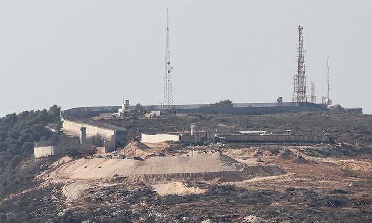 تصعيد جديد على الحدود.. الجيش الإسرائيلي يقصف “وادي علما الشعب” ويحذر سكان أربع قرى جنوبي لبنان