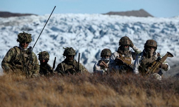 ترامب يلوّح بالخيار العسكري للاستحواذ على غرينلاند.. وتساؤلات حول مصير الناتو