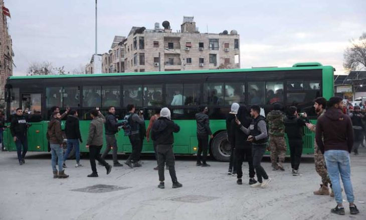 إجلاء نحو 400 مقاتل كردي من حلب إلى شمال شرق سوريا