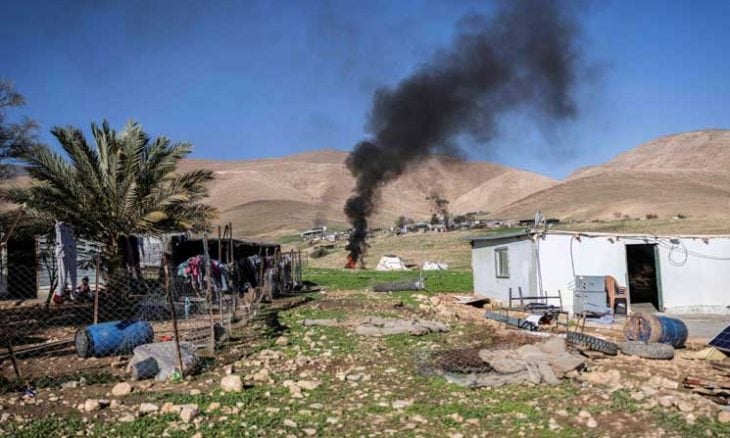 اعتداءات المستوطنين تهجر فلسطينيي “شلال العوجا” شرقي الضفة