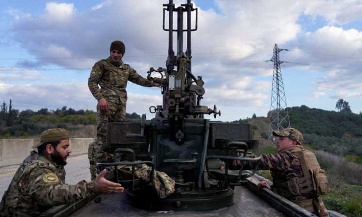 الجيش السوري يرسل تعزيزات إلى الشرق من مدينة حلب بعد مطالبة القوات الكردية بإخلاء نقاط سيطرتها- (صور وفيديو)